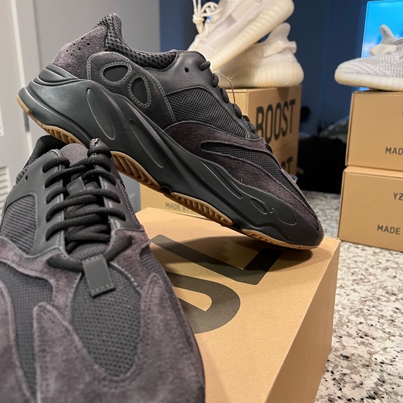 yeezy 700s